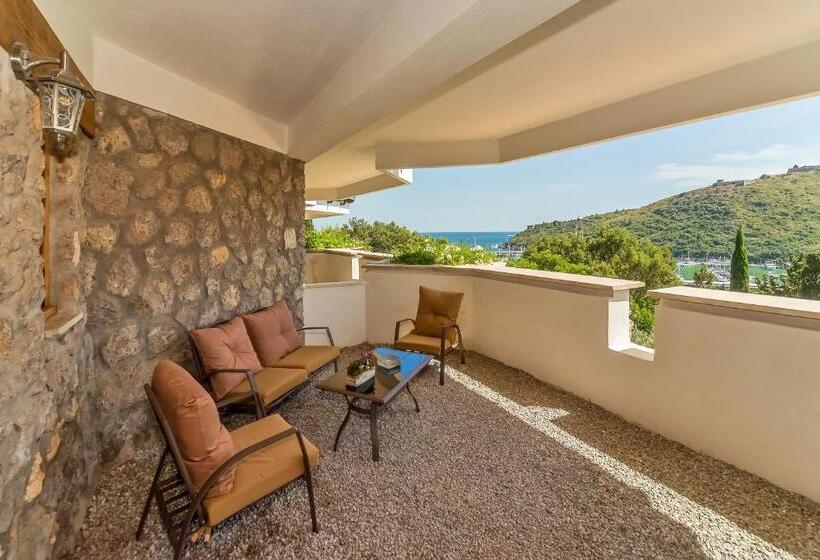 غرفة قياسية مطلّة علي البحر مزوَّدة بشُرفة, Villa Valdroni