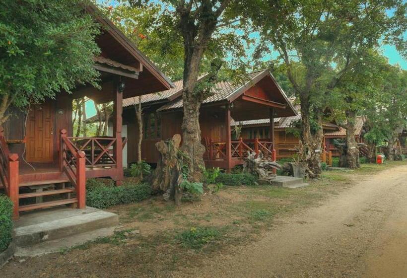 سوئیت با بالکن, Denchai City Resort เด่นชัยซิตี้ รีสอร์ท
