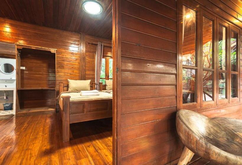 اتاق استاندارد سه تخته با بالکن, Denchai City Resort เด่นชัยซิตี้ รีสอร์ท