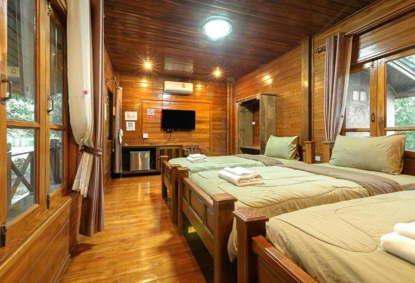 غرفة قياسية ثلاثية مزودة بشرفة, Denchai City Resort เด่นชัยซิตี้ รีสอร์ท