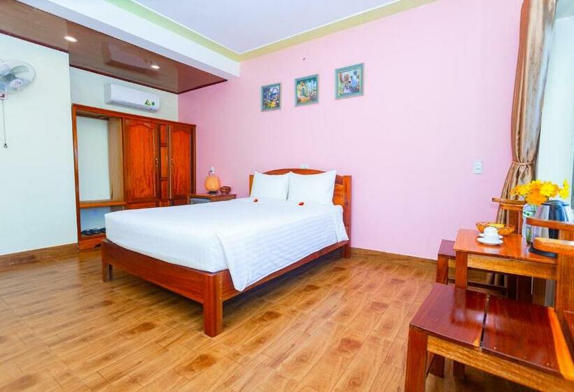 اتاق استاندارد با چشمانداز استخر, Lucky Homes