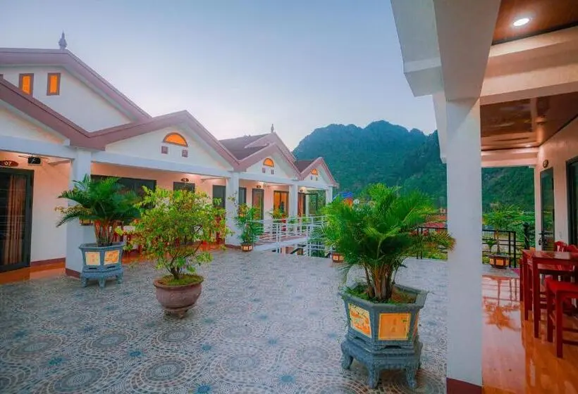اتاق خانوادگی با چشمانداز کوه, Lucky Homes