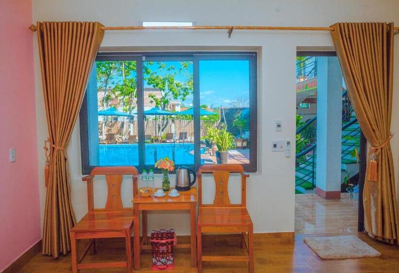 اتاق استاندارد با چشمانداز استخر, Lucky Homes