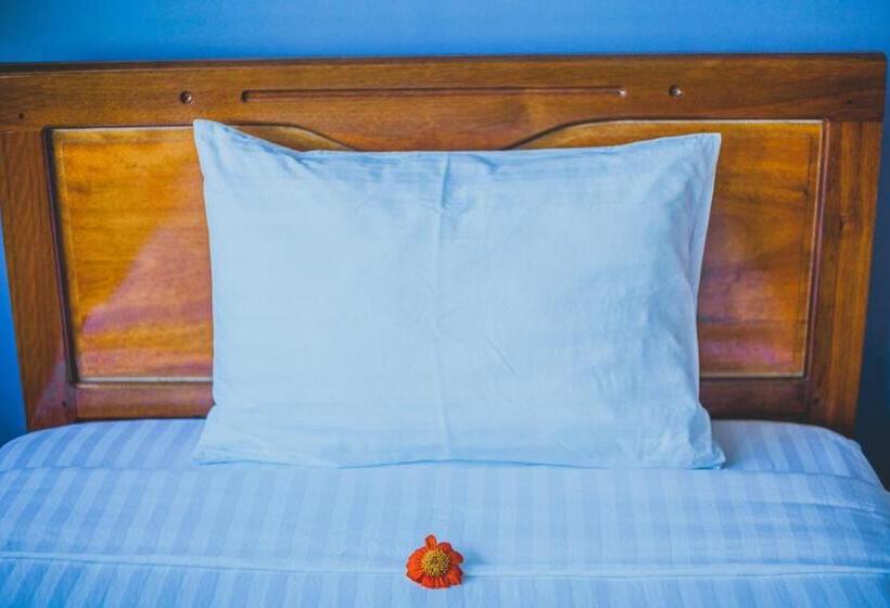 اتاق استاندارد با چشمانداز استخر, Lucky Homes