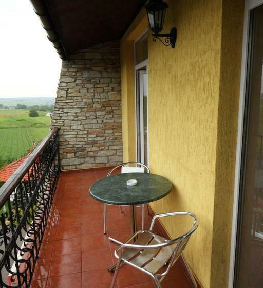 套房带泳池景, Medzhybozhskiy Zamok