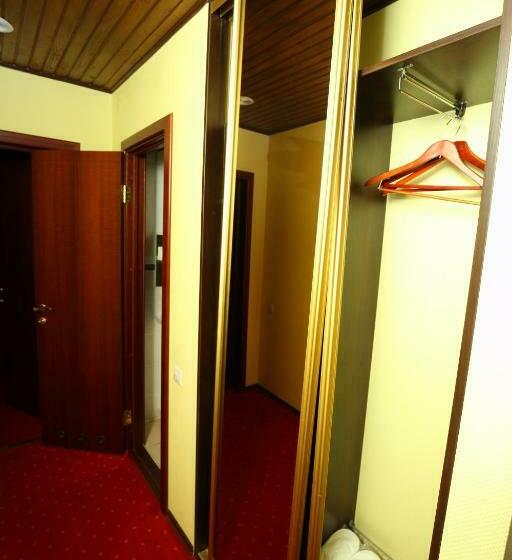 豪华房间, Medzhybozhskiy Zamok