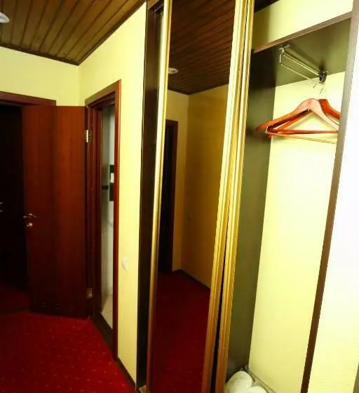 デラックスルーム, Medzhybozhskiy Zamok