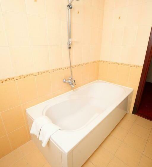 套房带泳池景, Medzhybozhskiy Zamok