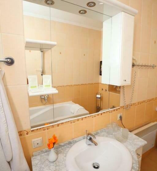 套房带泳池景, Medzhybozhskiy Zamok