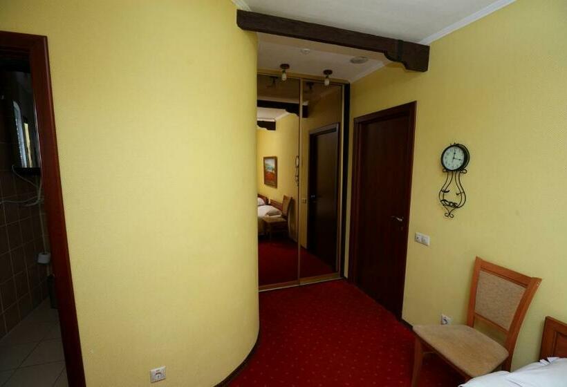 标准间, Medzhybozhskiy Zamok