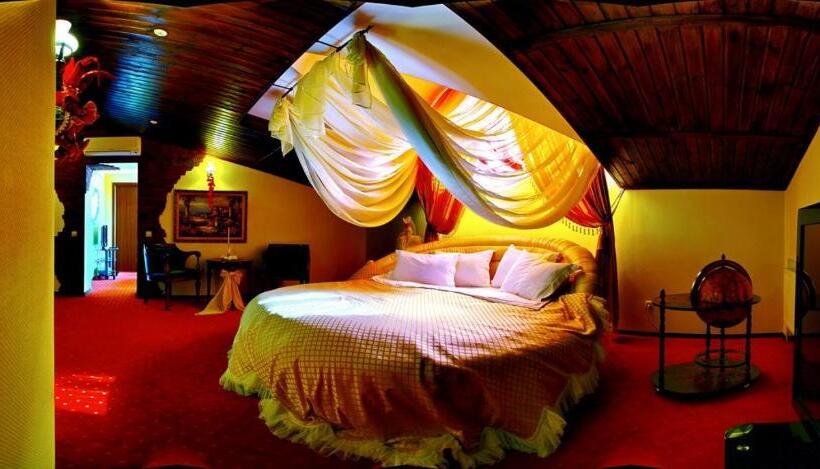 套房, Medzhybozhskiy Zamok