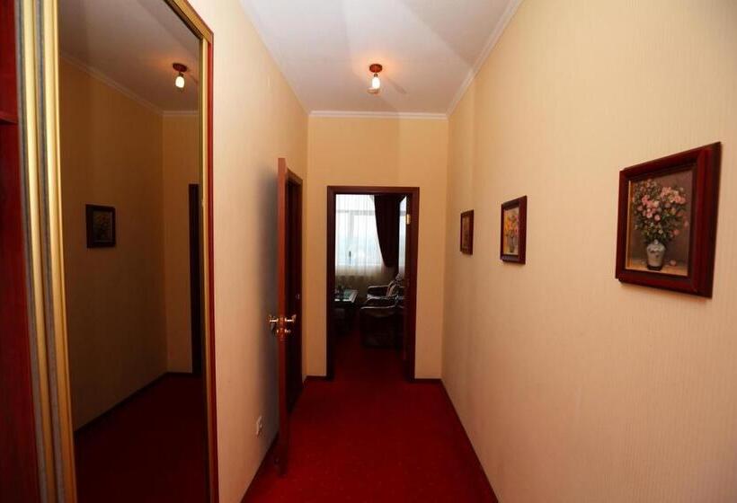 套房, Medzhybozhskiy Zamok