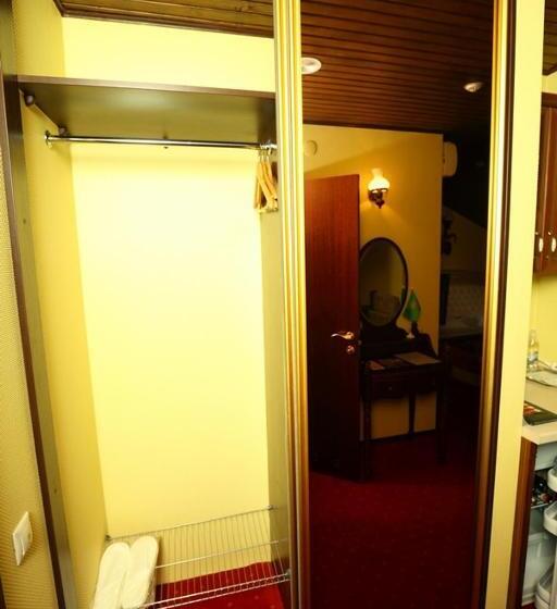 标准间, Medzhybozhskiy Zamok