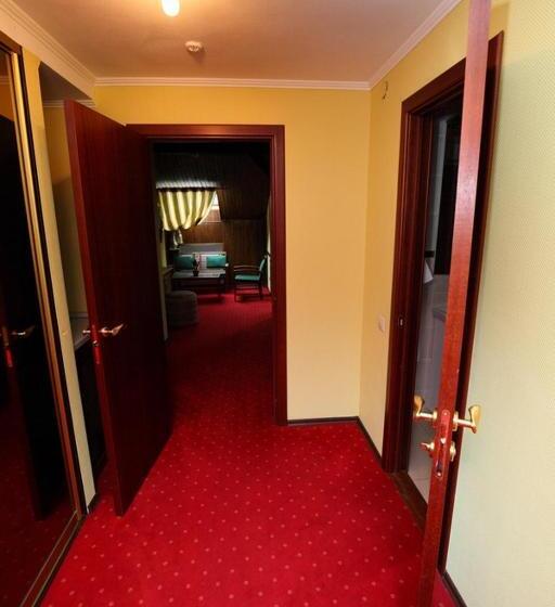 高级大房间, Medzhybozhskiy Zamok