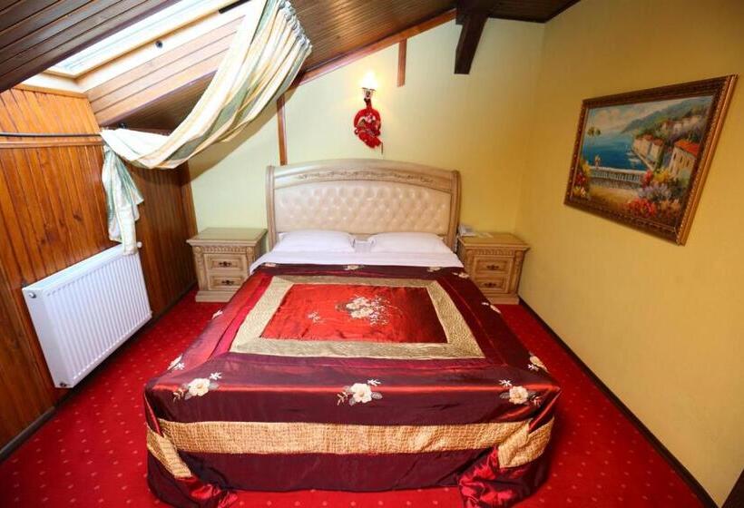 高级大房间, Medzhybozhskiy Zamok