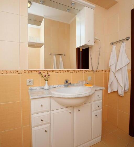 带大床的套房, Medzhybozhskiy Zamok