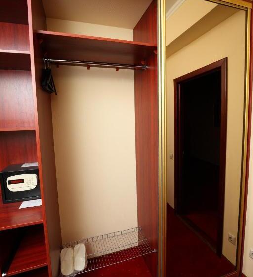 带大床的套房, Medzhybozhskiy Zamok