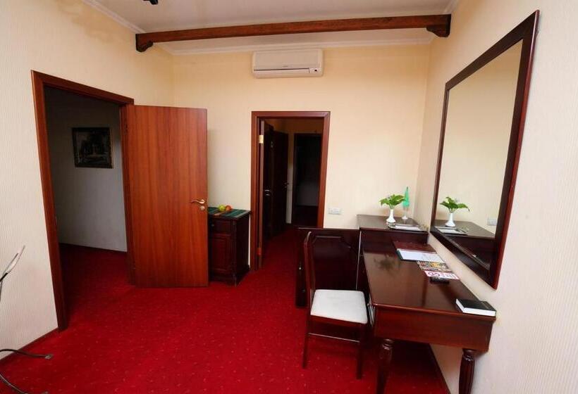 豪华套房, Medzhybozhskiy Zamok