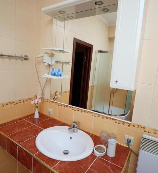 豪华套房, Medzhybozhskiy Zamok