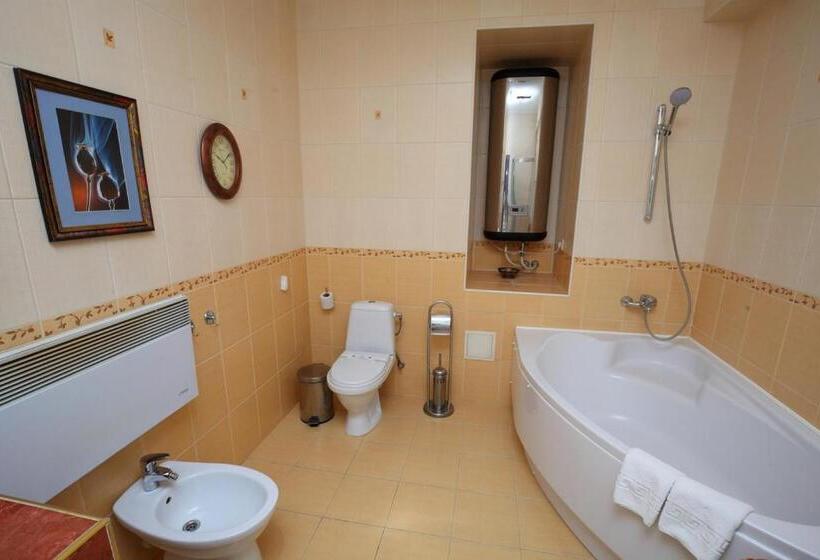 豪华套房, Medzhybozhskiy Zamok