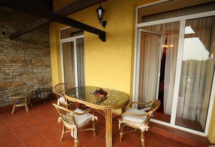 豪华套房, Medzhybozhskiy Zamok