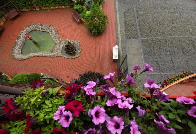 豪华套房, Medzhybozhskiy Zamok