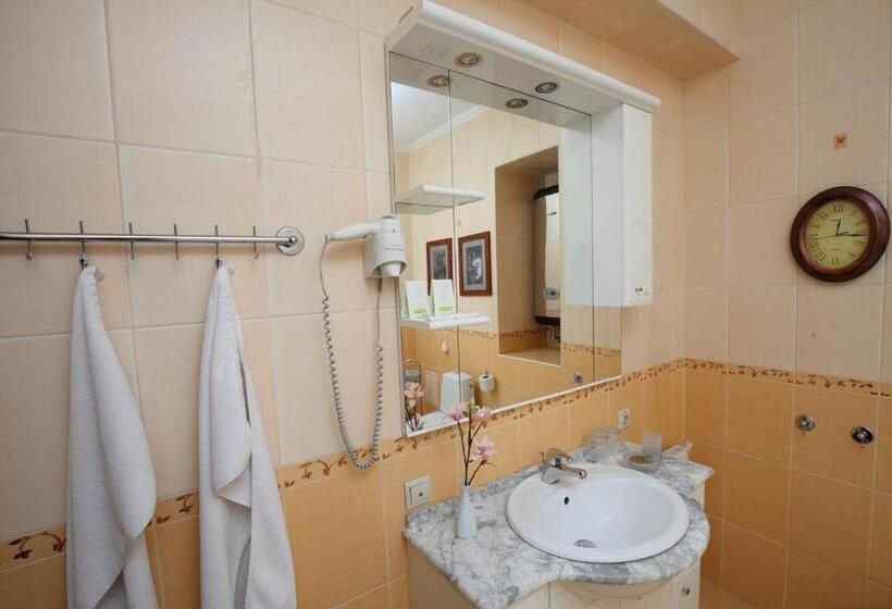 带阳台套房, Medzhybozhskiy Zamok