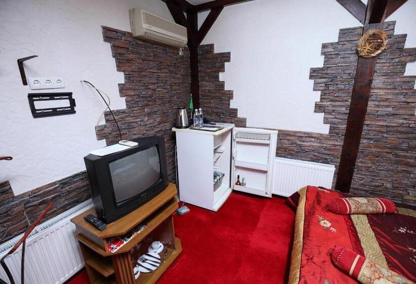 标准间带露台, Medzhybozhskiy Zamok