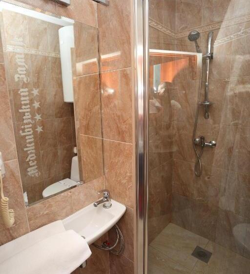 标准间, Medzhybozhskiy Zamok