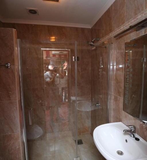 标准间, Medzhybozhskiy Zamok