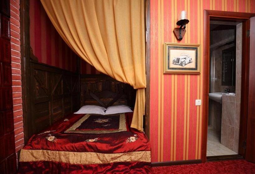 标准间, Medzhybozhskiy Zamok