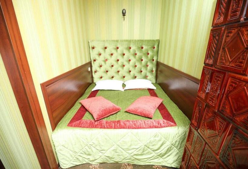 标准间, Medzhybozhskiy Zamok