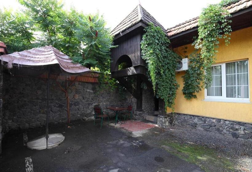 标准间, Medzhybozhskiy Zamok