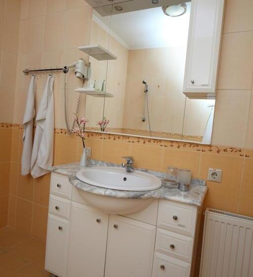 带阳台套房, Medzhybozhskiy Zamok