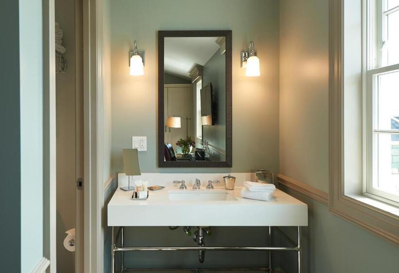 غرفة سوبيريور سرير كينج, The Groton Inn