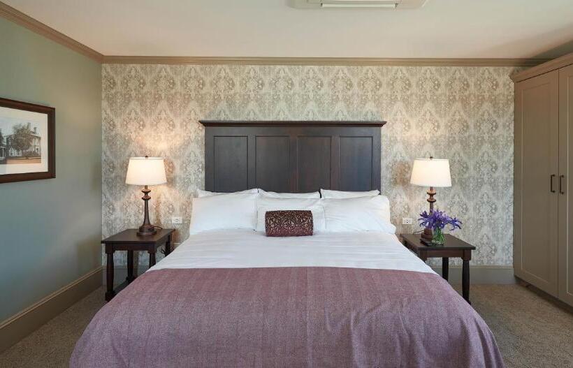 غرفة ديلوكس سرير كينج, The Groton Inn
