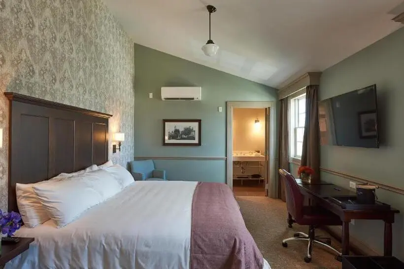 キングサイズベッドのスタンダードルーム, The Groton Inn