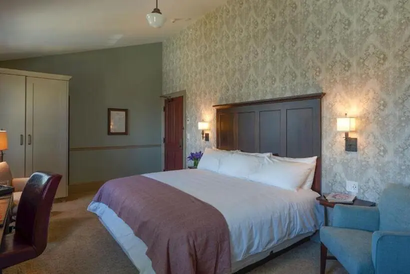 キングサイズベッドのスタンダードルーム, The Groton Inn
