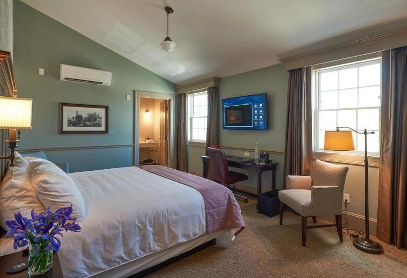 غرفة قياسية سرير كينج, The Groton Inn