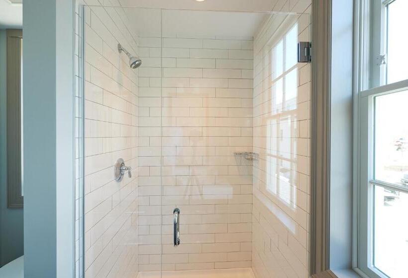 غرفة قياسية, The Groton Inn