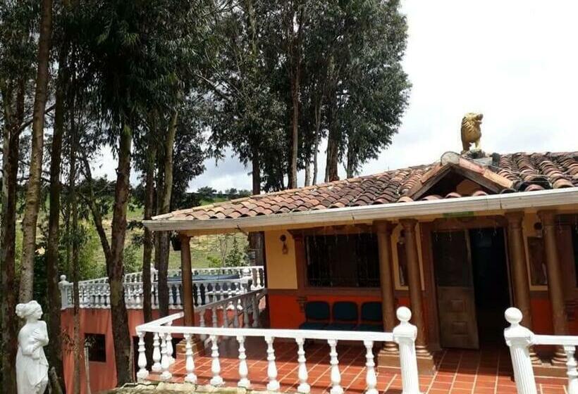 غرفة قياسية رباعية, Villa Imperio