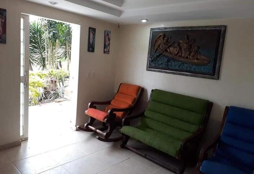 غرفة أساسية ثلاثية, Villa Imperio