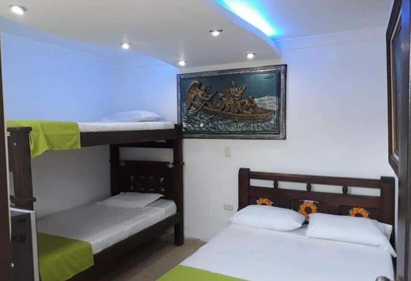 غرفة أساسية ثلاثية, Villa Imperio