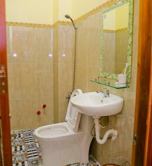 اتاق استاندارد چهار تخته, Nhà Nghỉ Quê Ló