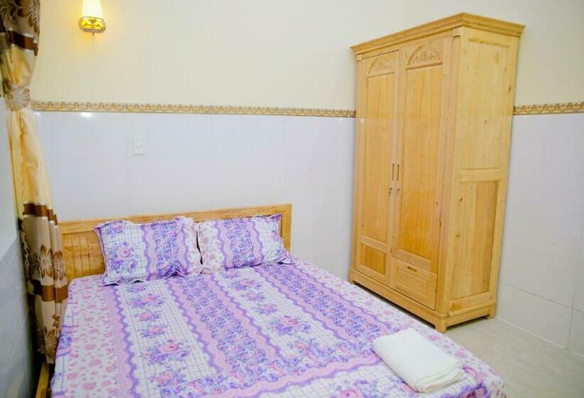 اتاق لوکس, Nhà Nghỉ Quê Ló