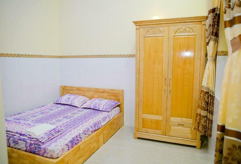 اتاق لوکس, Nhà Nghỉ Quê Ló