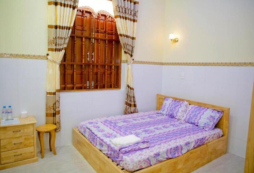 اتاق لوکس, Nhà Nghỉ Quê Ló