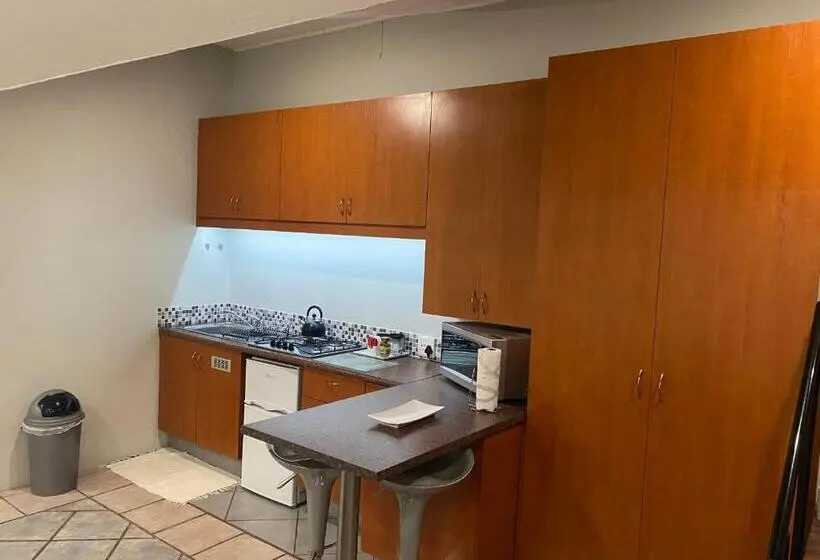 デラックススタジオ, Glenelg Road Guesthouse