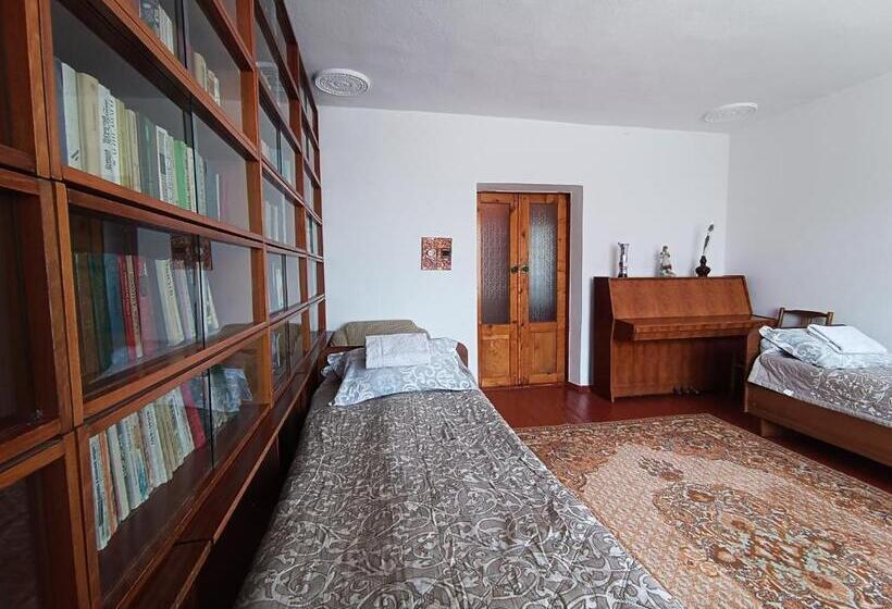 اتاق اکونومی, Meerim Guest House