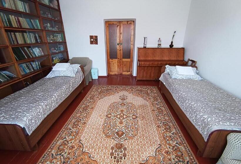 اتاق اکونومی, Meerim Guest House